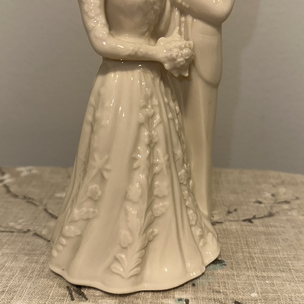 Lenox Bride and Groom Cake Topper - Picture 5 of 10